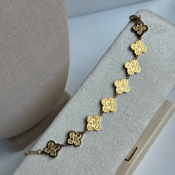 Elegant Gold Floral Bracelet - Picture 1 of 4